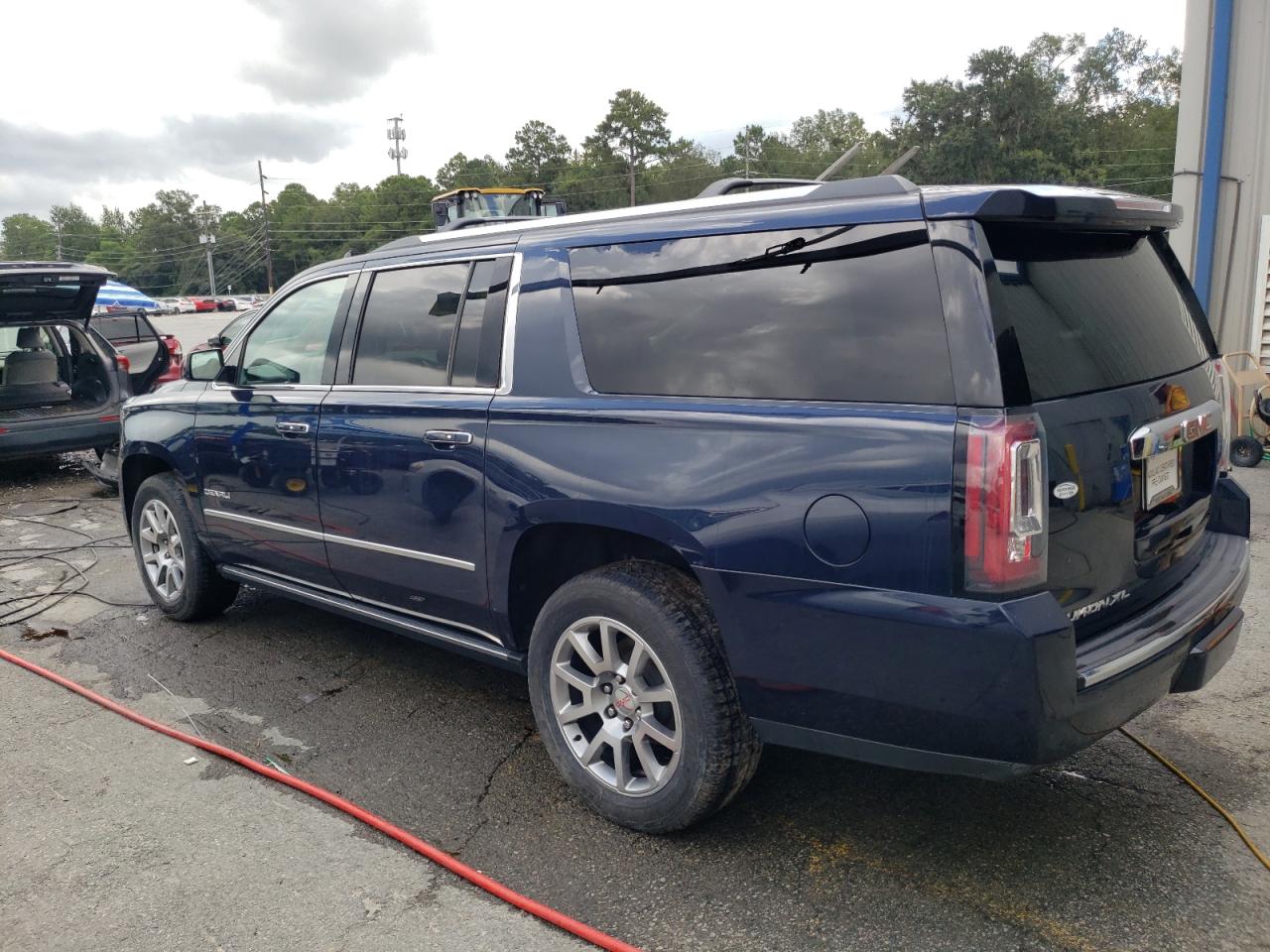 Obraz 2 z Gmc Yukon Xl Denali 2017 z VIN 1GKS1HKJ0HR171692