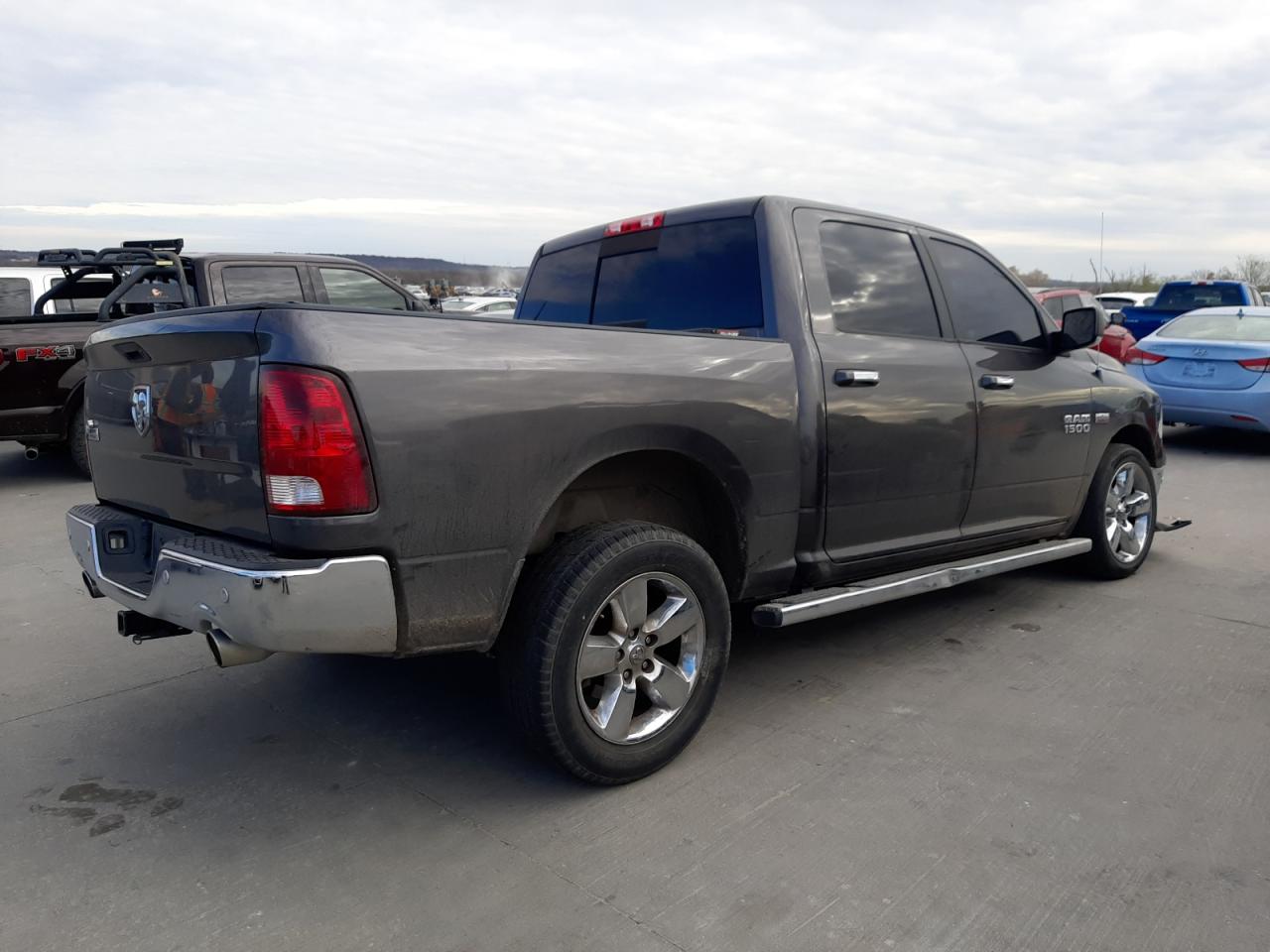 Изображение 3 2017 RAM 1500 SLT 2017 с VIN 3C6RR6LTXHG563688