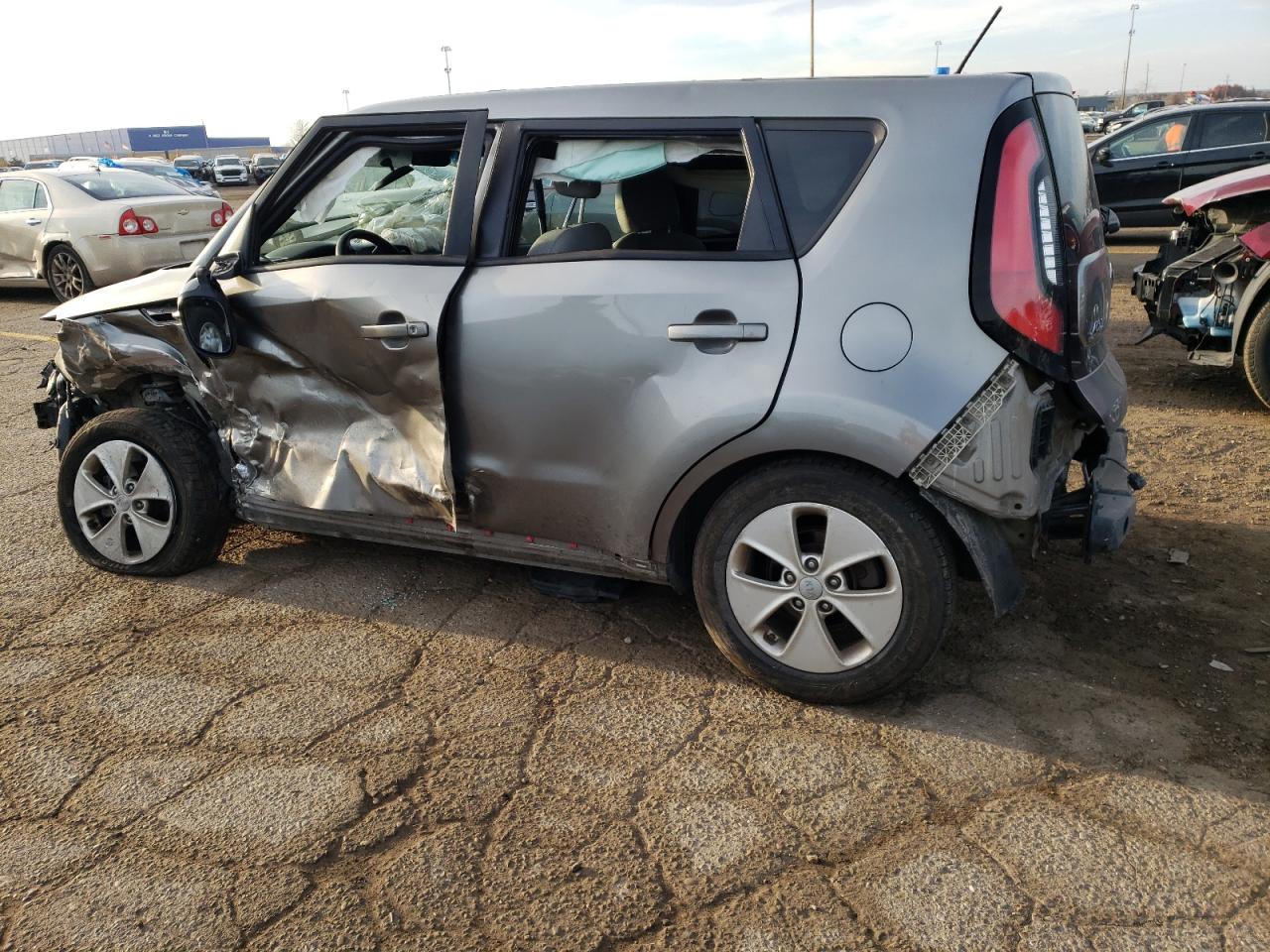 Изображение 2 2015 KIA SOUL  2015 с VIN KNDJN2A2XF7120776