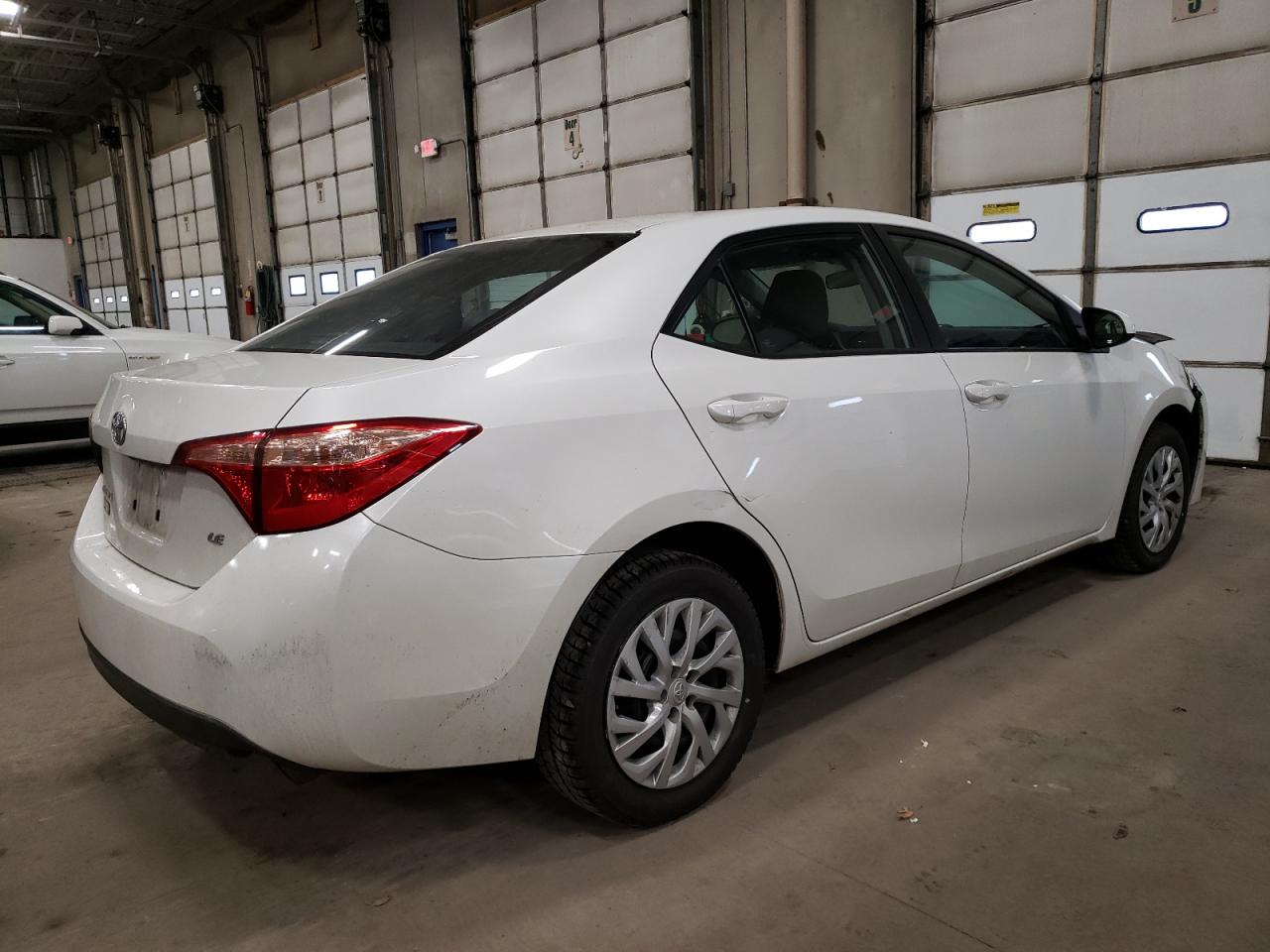 Изображение 3 2019 TOYOTA COROLLA L 2019 с VIN 5YFBURHEXKP859381