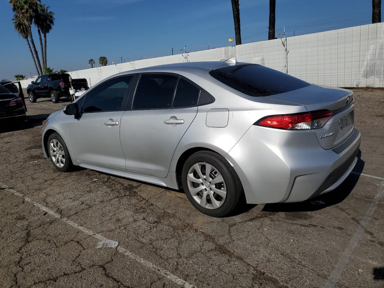 Obraz 2 z 2021 TOYOTA COROLLA LE 2021 z VIN 5YFEPMAE6MP178655