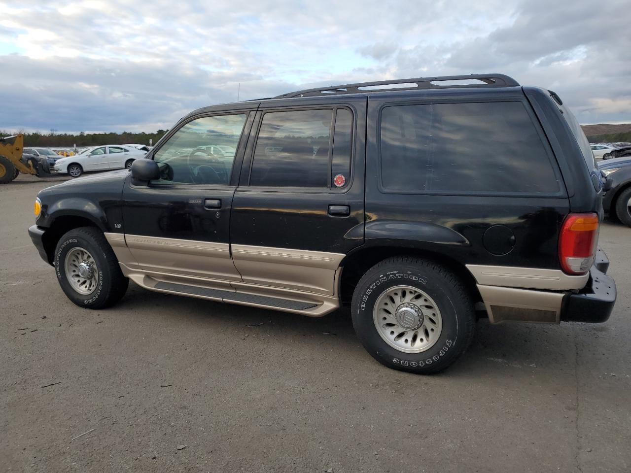 Image 2 of 2000 MERCURY MOUNTAINEER  2000 with VIN 4M2ZU86PXYUJ30767