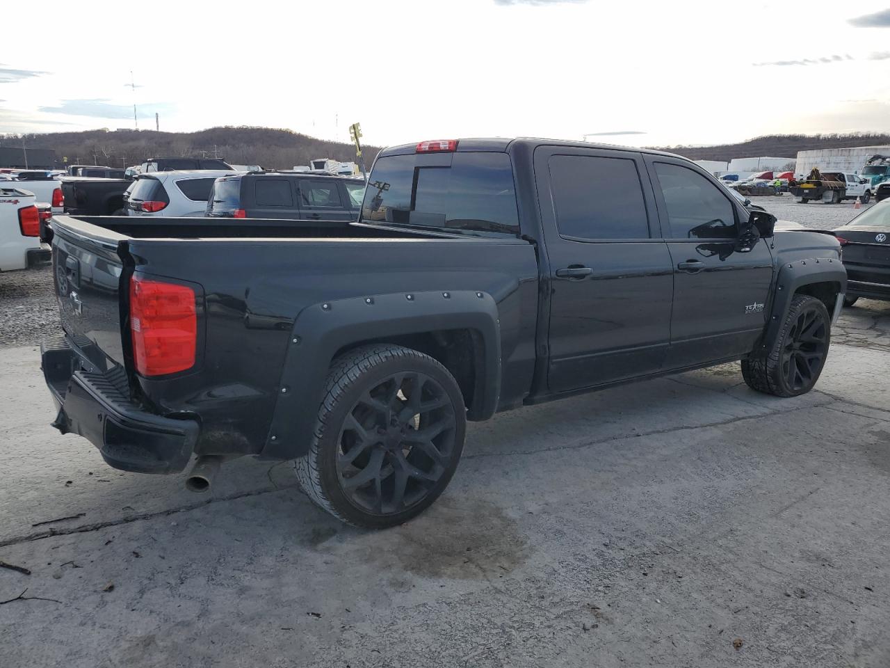 Image 3 of Chevrolet Silverado C1500 Lt 2017 with VIN 3GCPCREC1HG344862