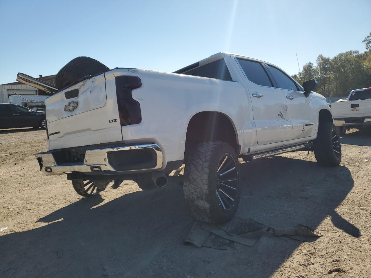 Image 3 of 2021 CHEVROLET SILVERADO K1500 LTZ 2021 with VIN 3GCUYGET0MG378441