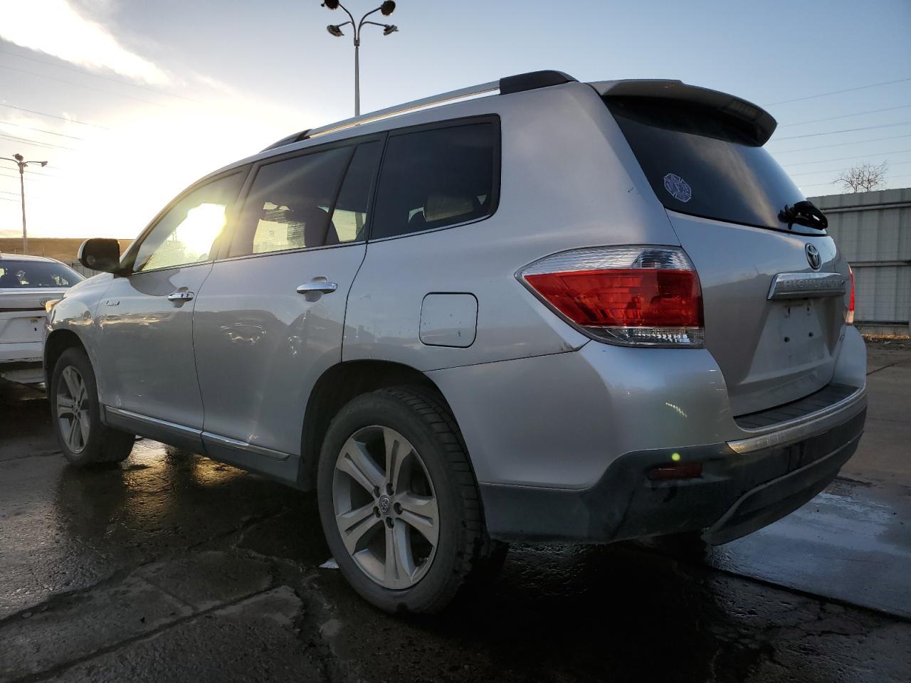 Image 2 of 2011 TOYOTA HIGHLANDER LIMITED 2011 with VIN 5TDDK3EH9BS073220