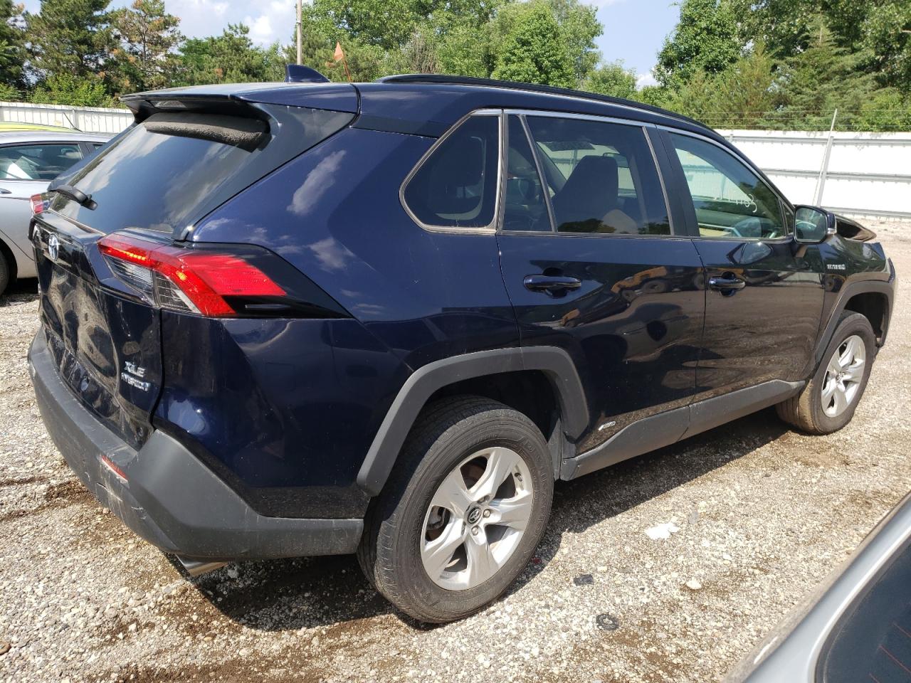 Image 3 of 2021 TOYOTA RAV4 XLE 2021 with VIN 4T3R6RFV8MU024920