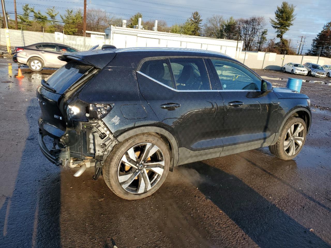 Image 3 of 2023 VOLVO XC40 ULTIMATE 2023 with VIN YV4L12UAXP2113670