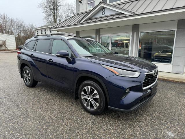 Image 1 of 2021 TOYOTA HIGHLANDER XLE 2021 with VIN 5TDGZRBH2MS537998