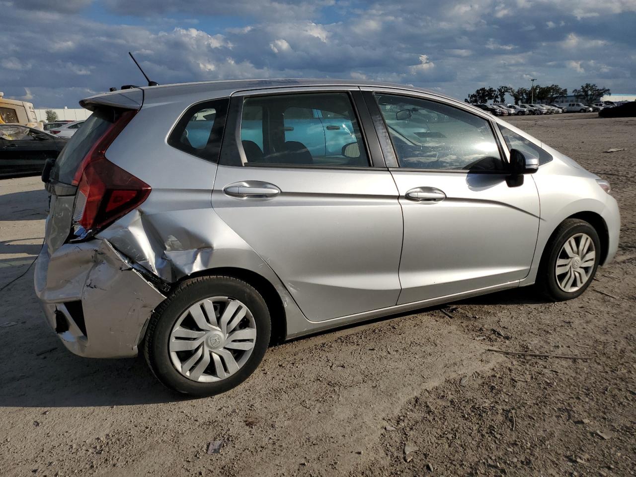 Image 3 of 2016 HONDA FIT LX 2016 with VIN JHMGK5H57GX022552