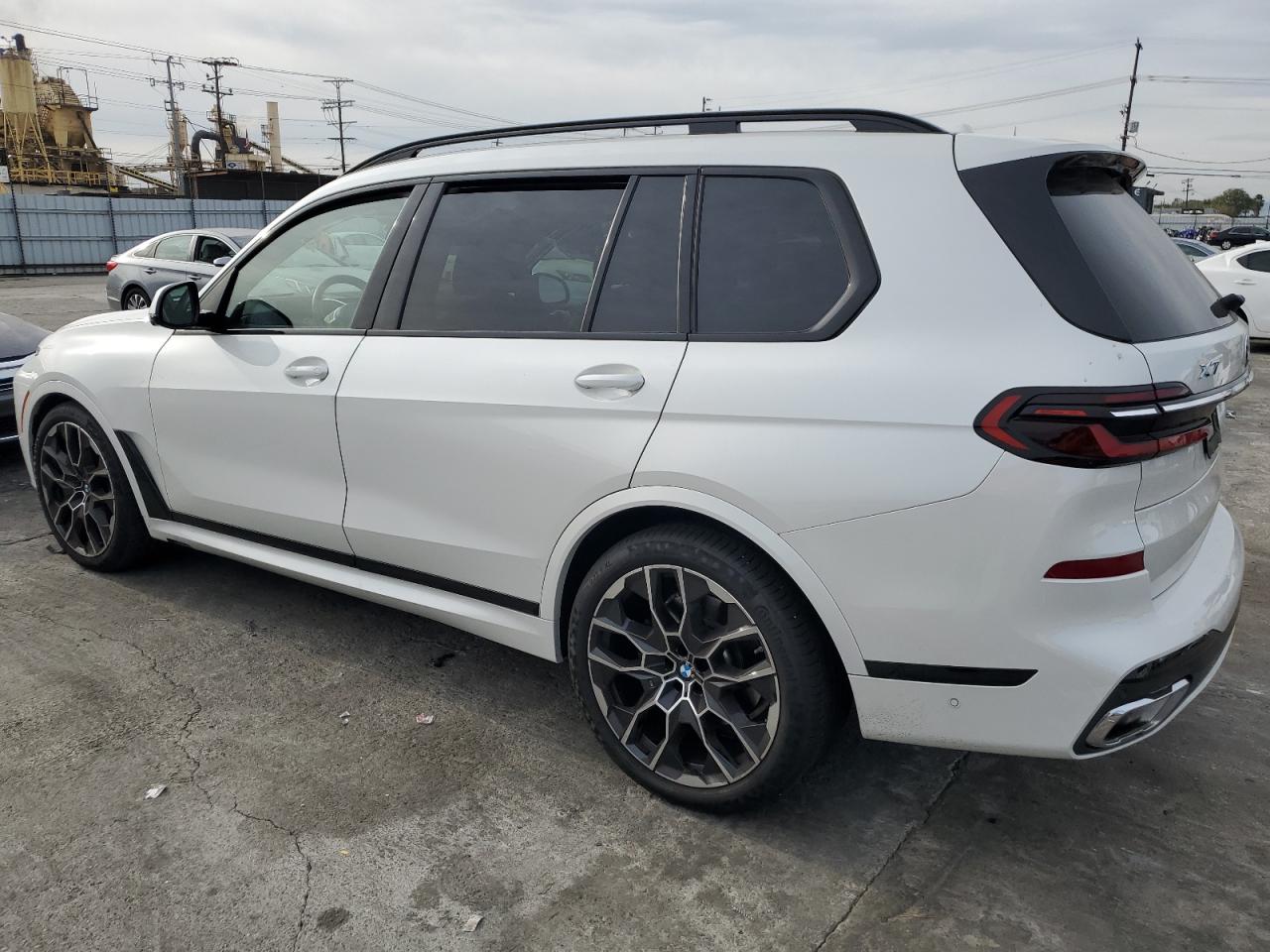 Изображение 2 2023 BMW X7 XDRIVE40I 2023 с VIN 5UX23EM0XP9R55948