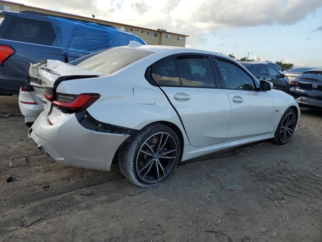 Image 3 of 2022 BMW 330E  2022 with VIN 3MW5P7J02N8C53002