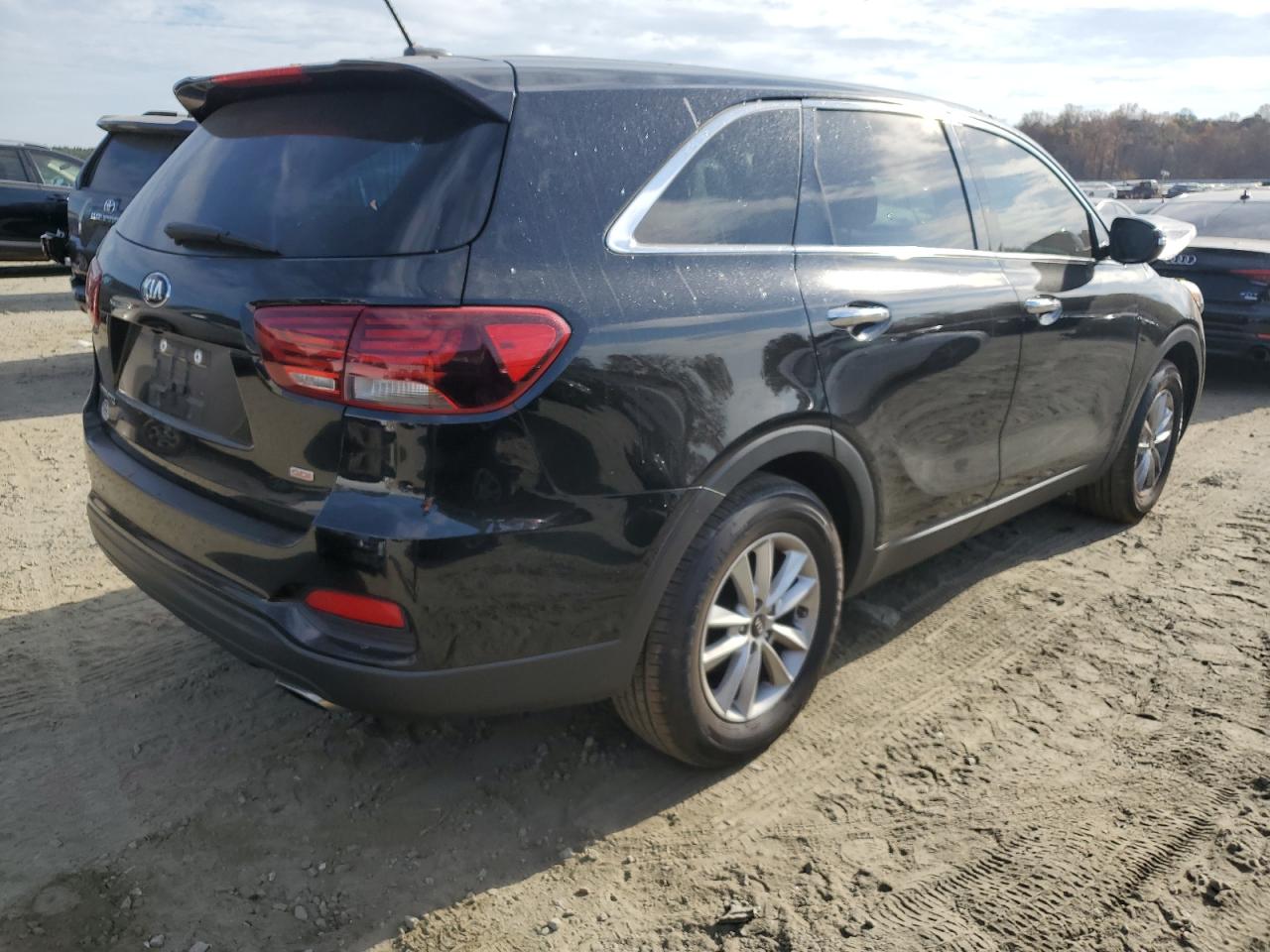 Image 3 of 2019 KIA SORENTO L 2019 with VIN 5XYPG4A31KG542621