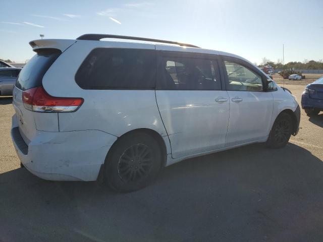 Obraz 3 z 2014 TOYOTA SIENNA XLE 2014 z VIN 5TDYK3DC3ES432282