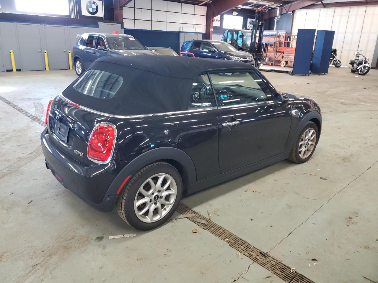 Image 3 of 2019 MINI COOPER  2019 with VIN WMWWG5C57K3H07866