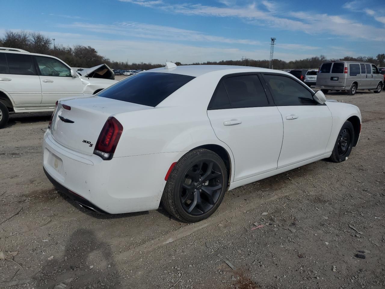 Image 3 of 2021 CHRYSLER 300 S 2021 with VIN 2C3CCABG4MH592321