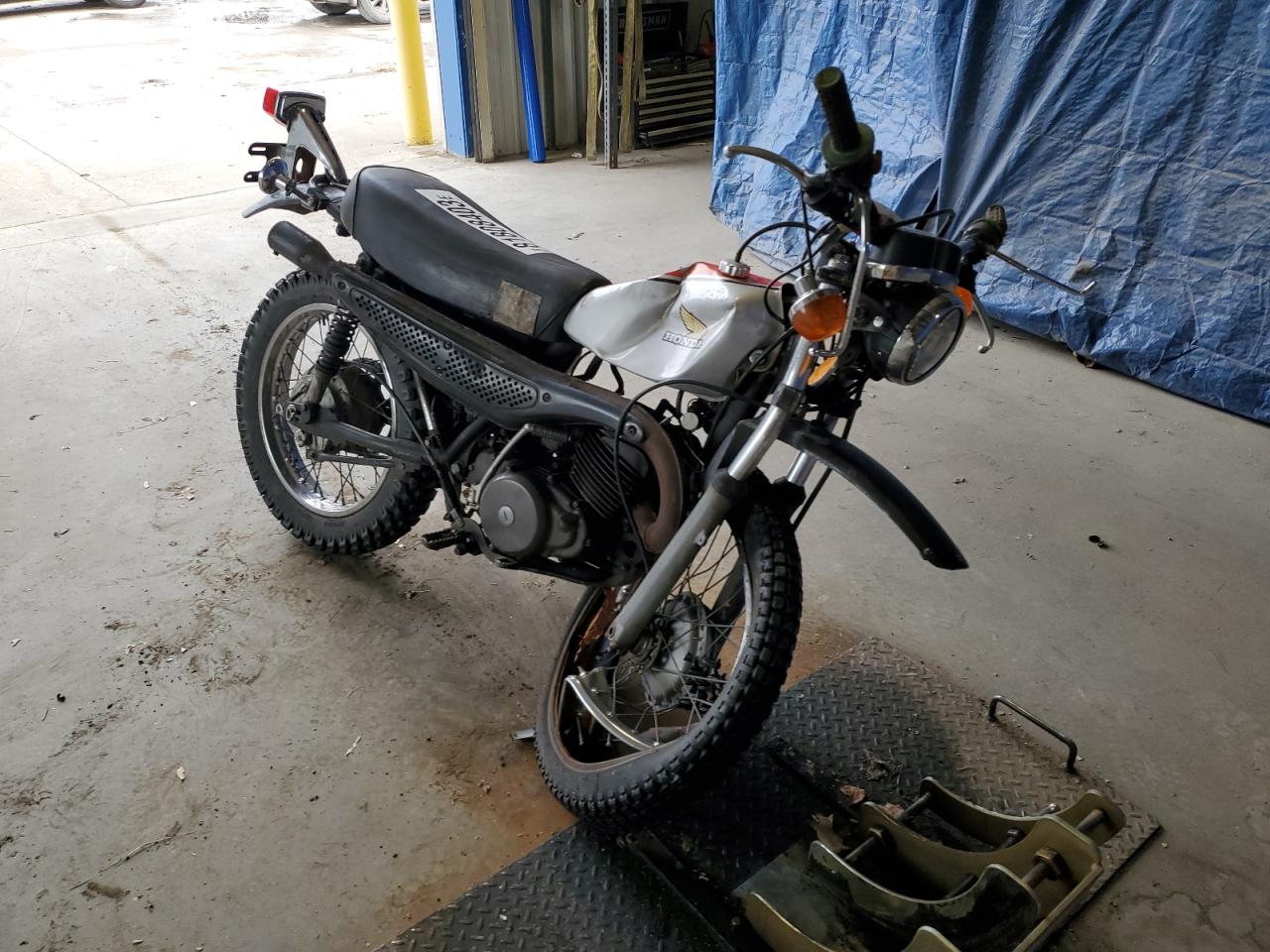 1975 HONDA 250 1975 image