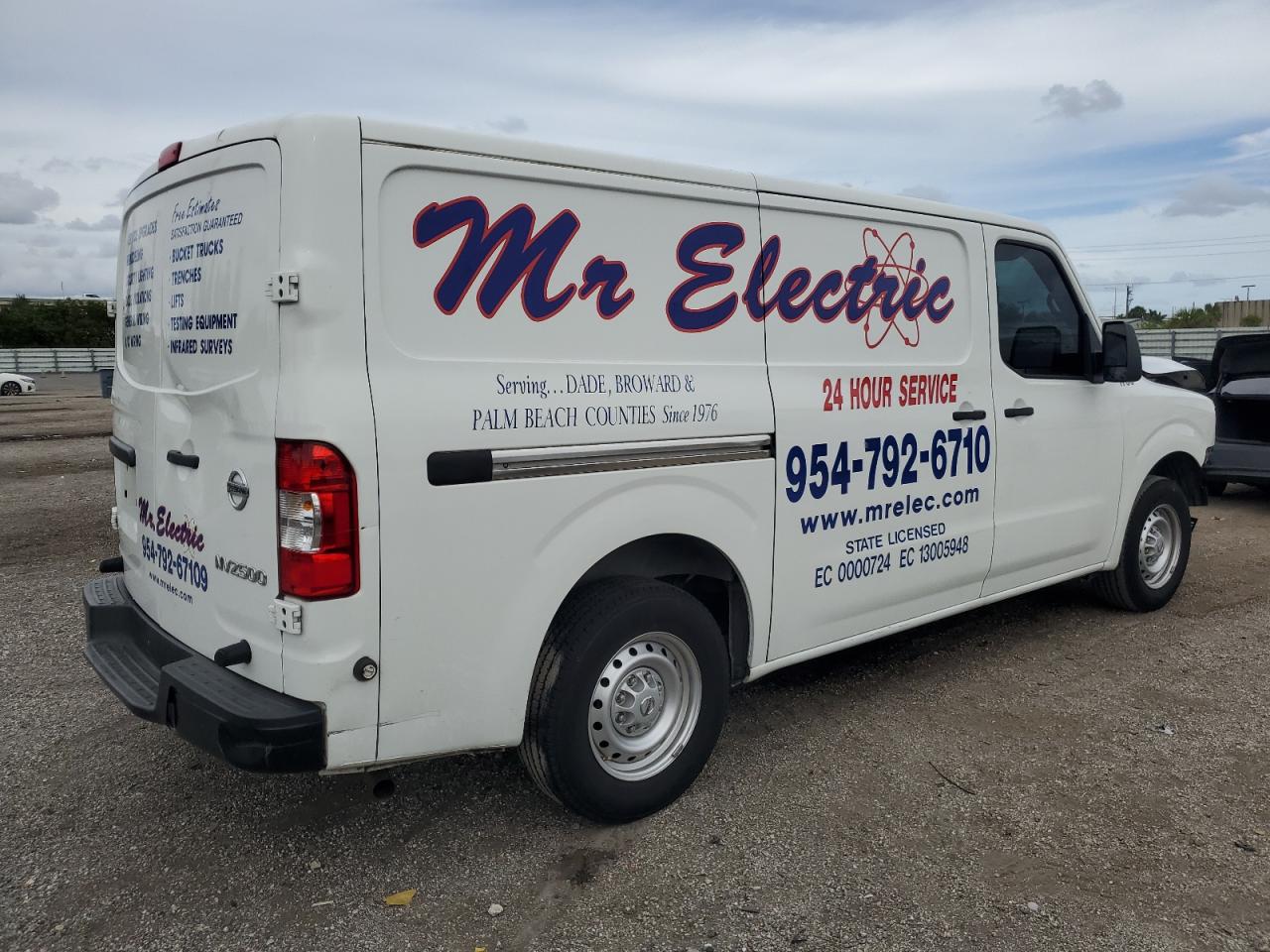 Image 3 of 2020 NISSAN NV 2500 S 2020 with VIN 1N6BF0KY1LN801759