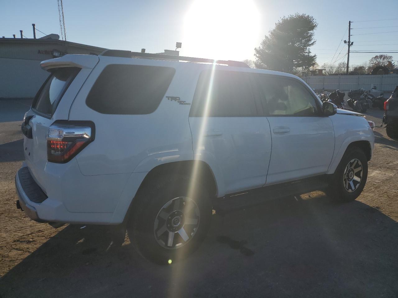 Image 3 of 2023 TOYOTA 4RUNNER SE 2023 with VIN JTERU5JR2P6169672