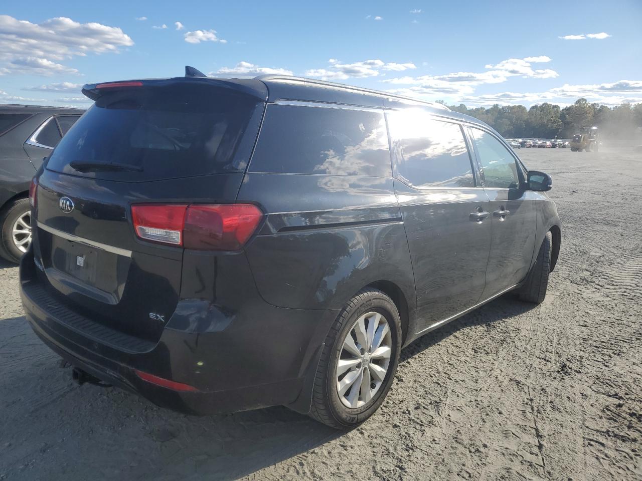Image 3 of 2015 KIA SEDONA EX 2015 with VIN KNDMC5C13F6077090