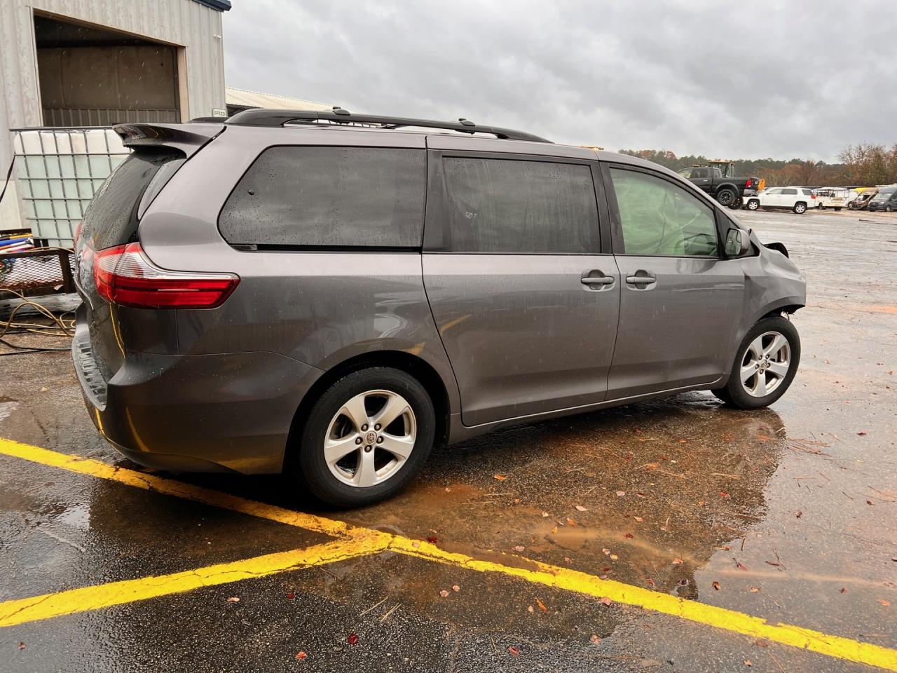 Изображение 3 2015 TOYOTA SIENNA LE 2015 с VIN 5TDKK3DC0FS551298