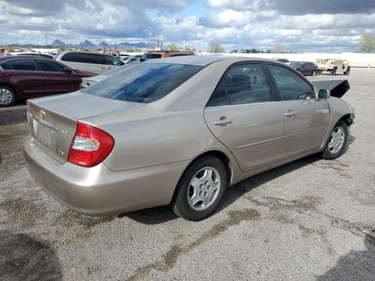 Image 3 of 2002 TOYOTA CAMRY LE 2002 with VIN 4T1BF32K42U024803