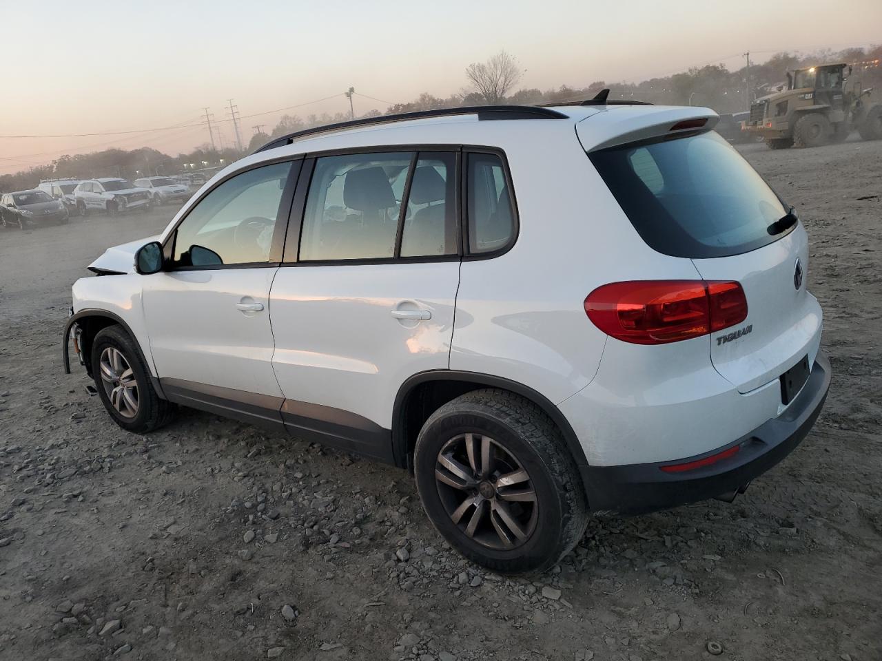 Obraz 2 z 2017 VOLKSWAGEN TIGUAN S 2017 z VIN WVGBV7AX6HK013345