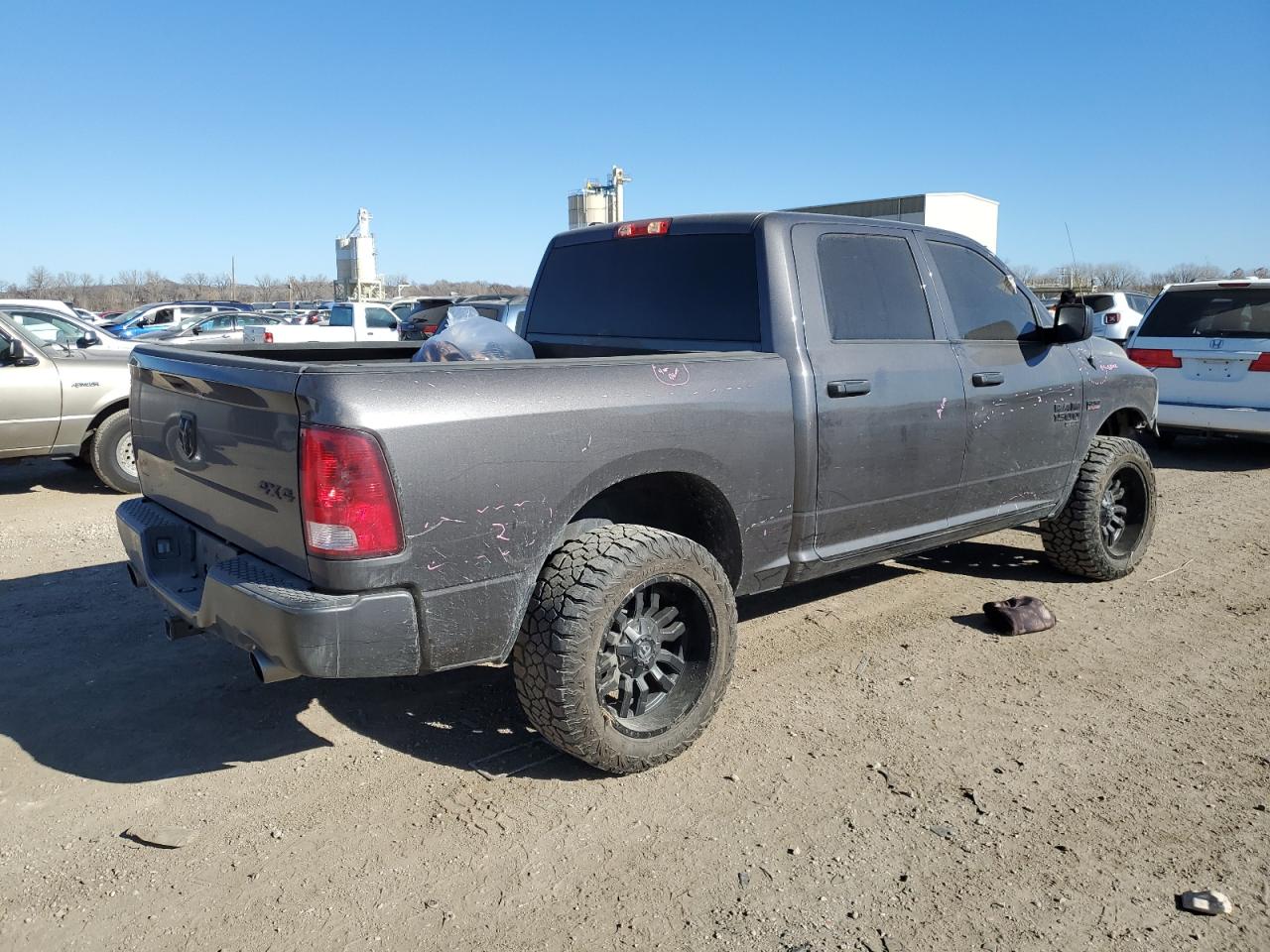 Obraz 3 z 2019 RAM 1500 CLASSIC TRADESMAN 2019 z VIN 1C6RR7KT0KS631925