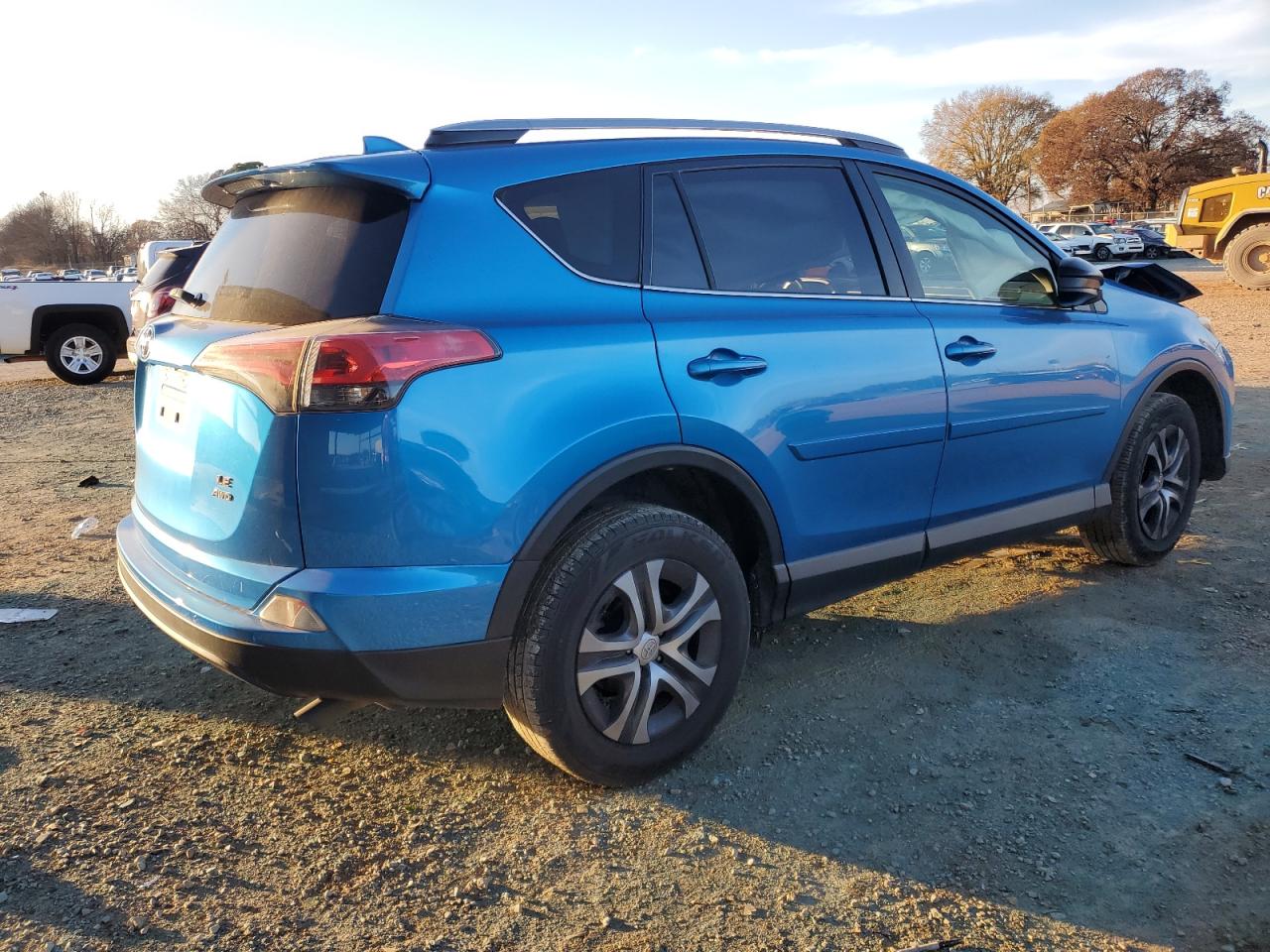 Obraz 3 z 2017 TOYOTA RAV4 LE 2017 z VIN JTMBFREV7HJ106743