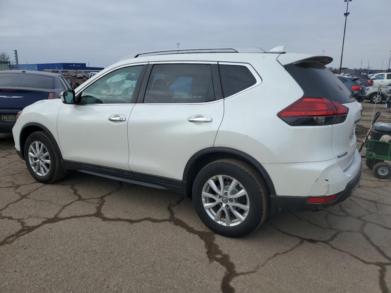 Obraz 2 z 2017 NISSAN ROGUE SV 2017 z VIN 5N1AT2MV1HC745911