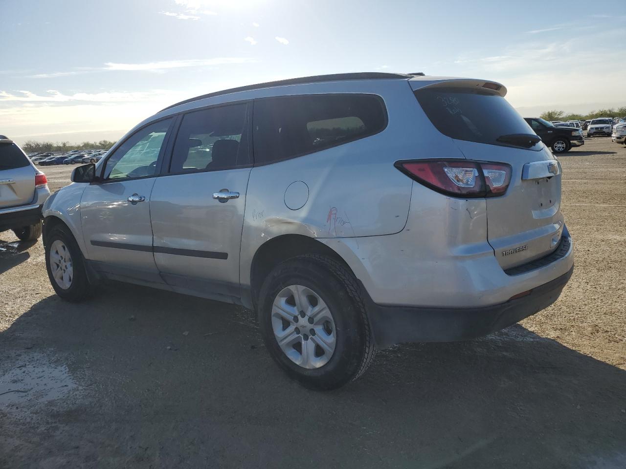 Изображение 2 2017 CHEVROLET TRAVERSE LS 2017 с VIN 1GNKRFED9HJ324610