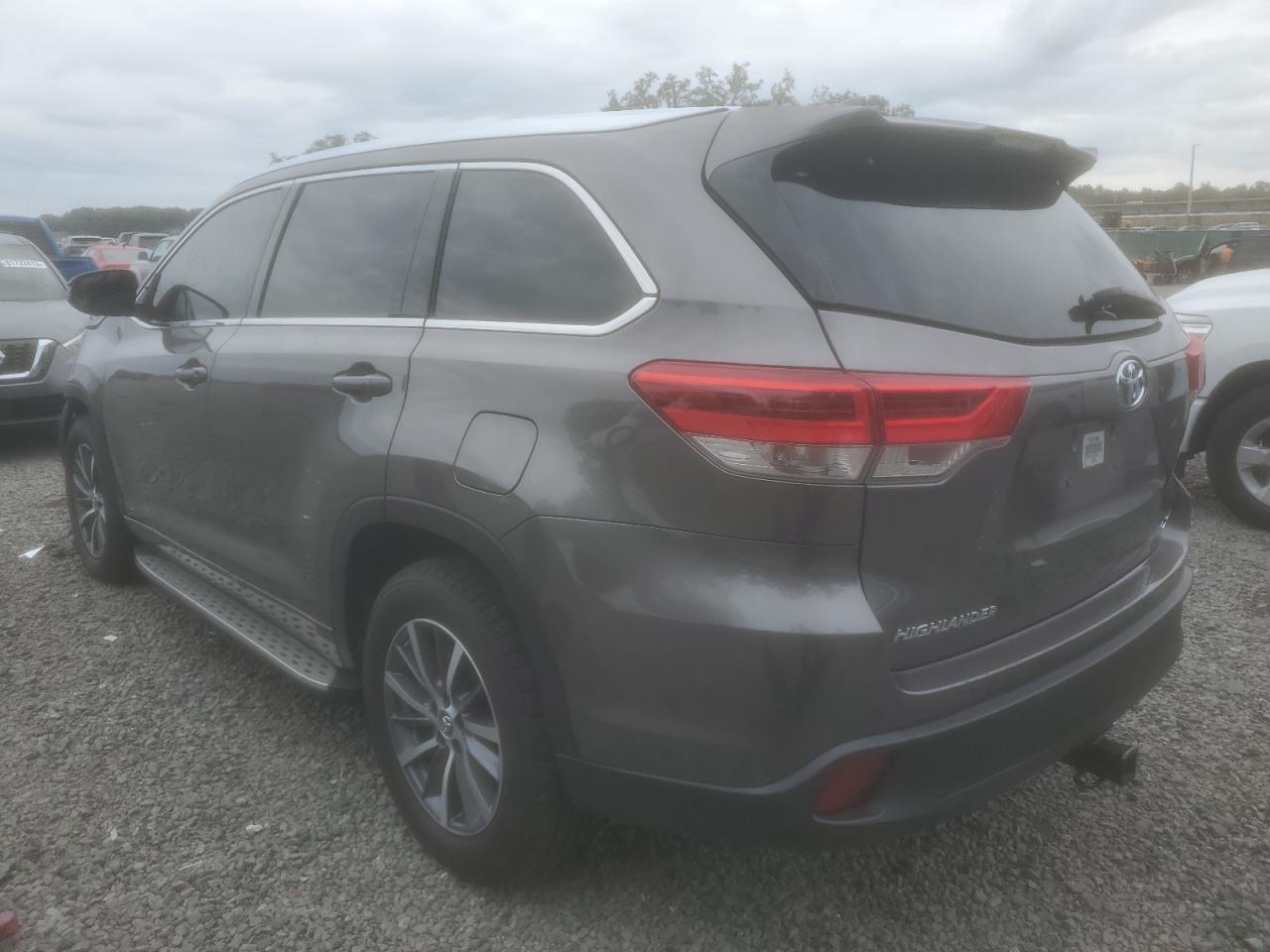 Изображение 2 2018 TOYOTA HIGHLANDER SE 2018 с VIN 5TDKZRFH8JS542963