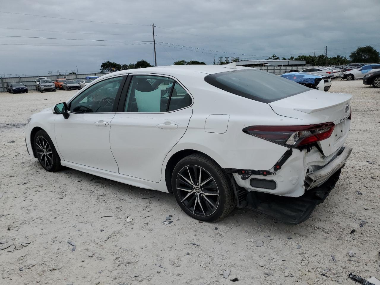 Изображение 2 2022 TOYOTA CAMRY SE 2022 с VIN 4T1G11AK3NU059170