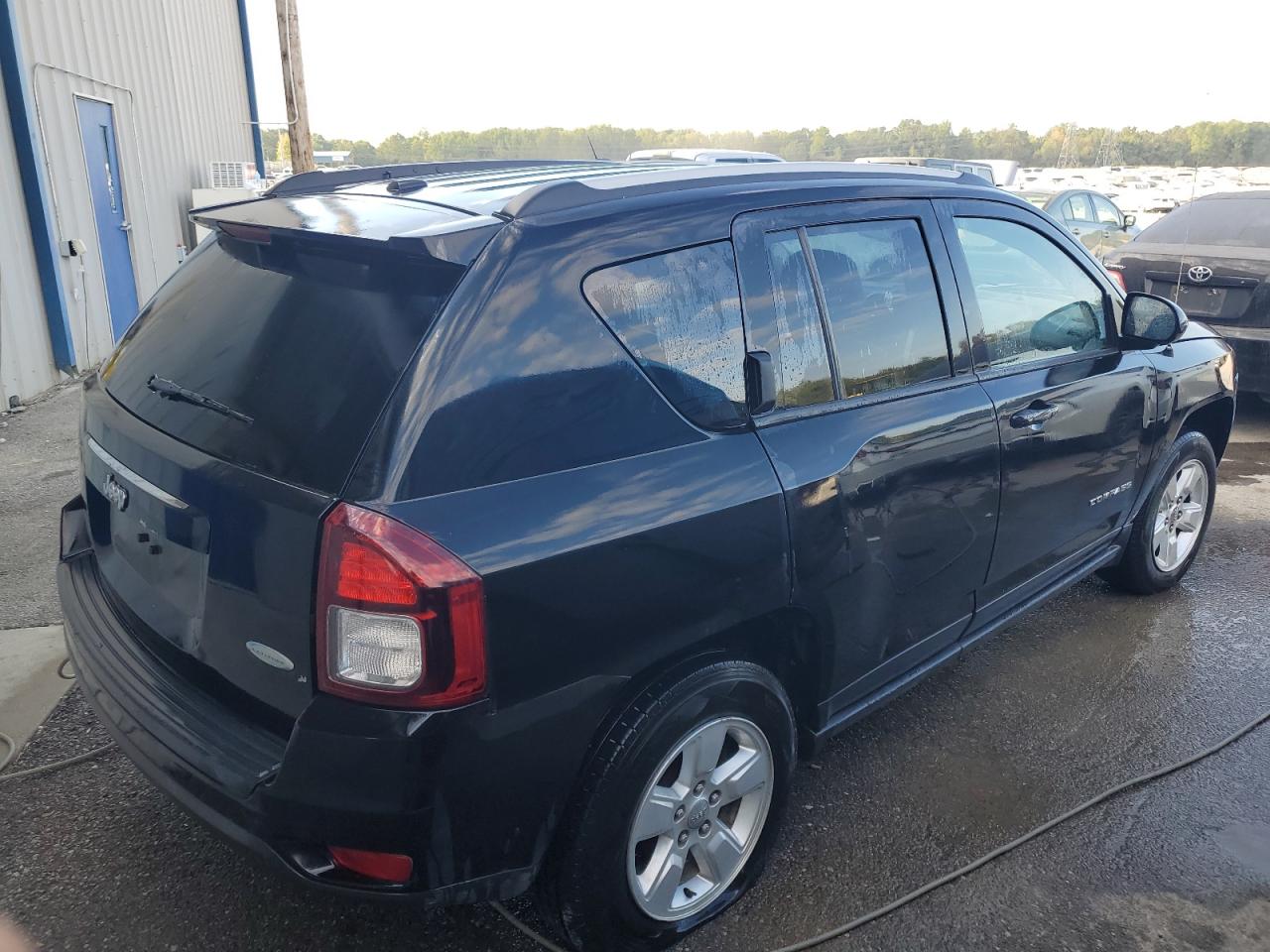 Изображение 3 2017 JEEP COMPASS LATITUDE 2017 с VIN 1C4NJCEB3HD198057