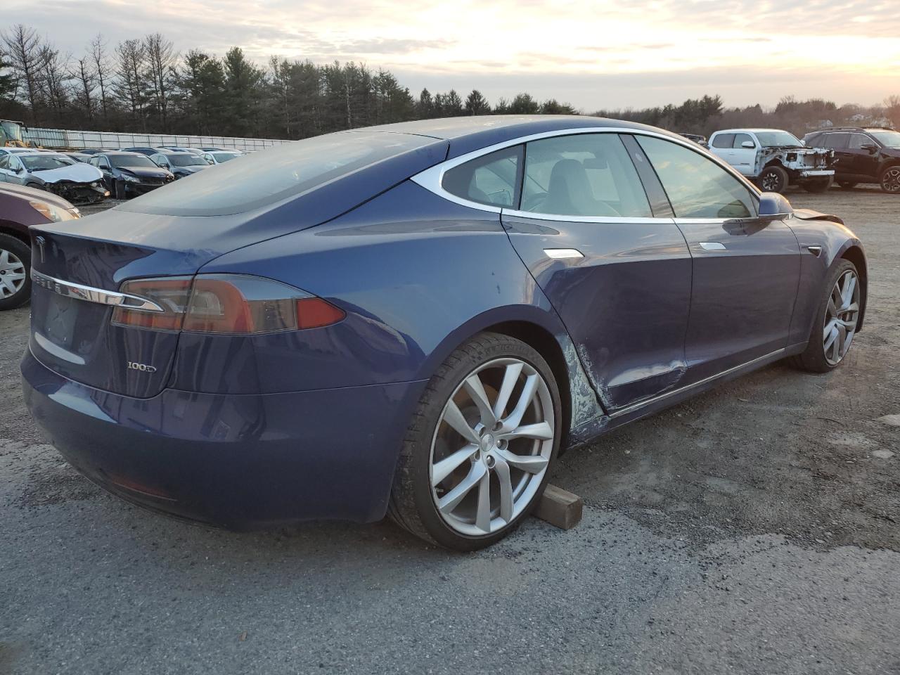 Obraz 3 z 2017 TESLA MODEL S  2017 z VIN 5YJSA1E29HF227786