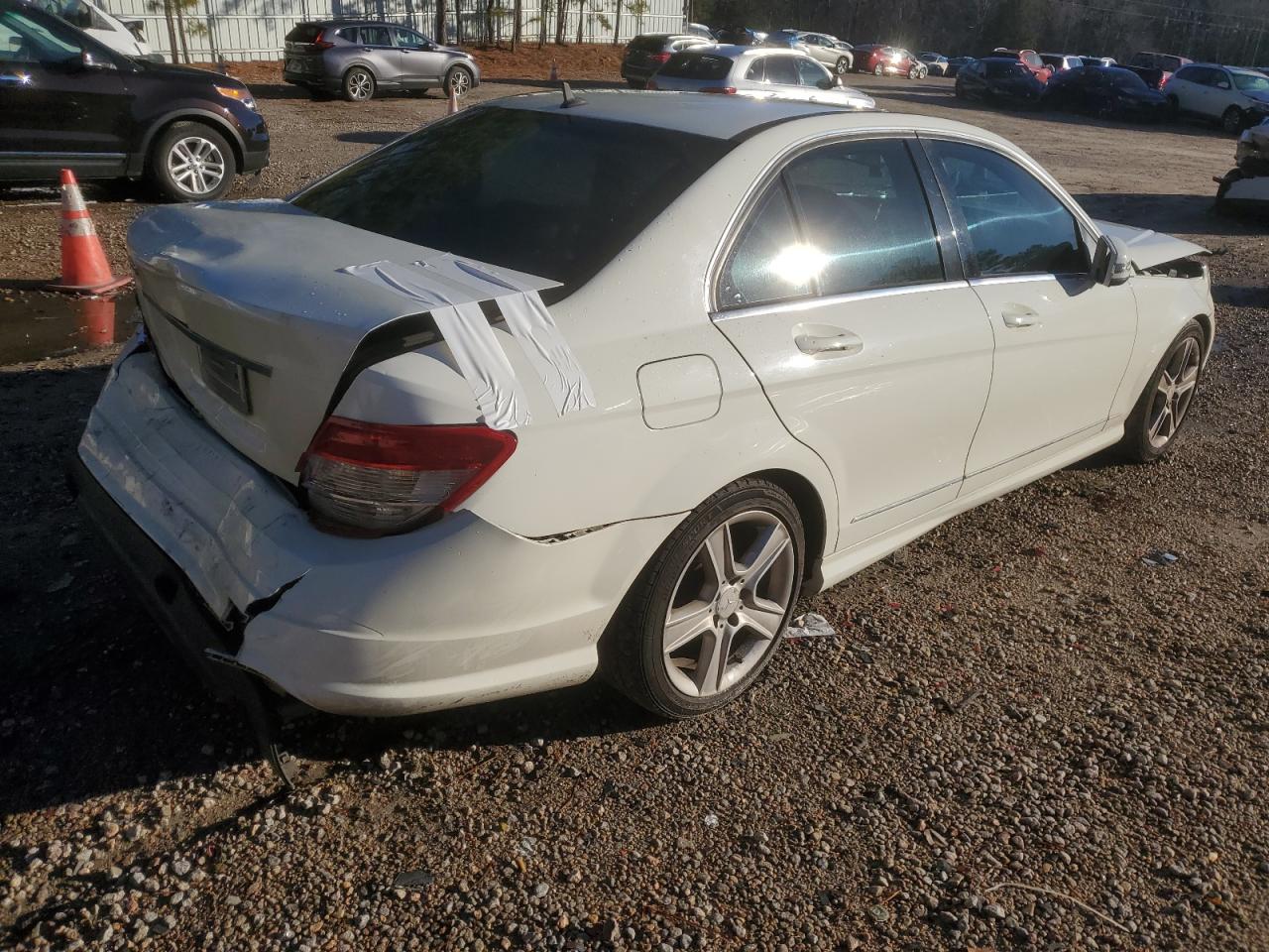 Image 3 of 2010 MERCEDES-BENZ C 300 2010 with VIN WDDGF5EB3AR099338