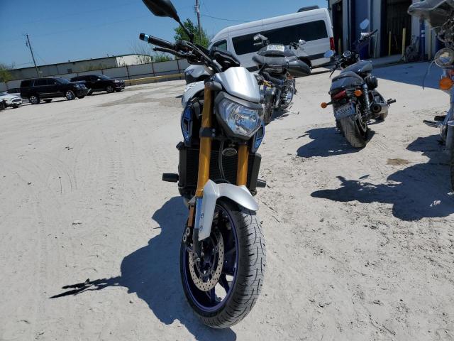 Obraz 2 z 2015 YAMAHA FZ09 C 2015 z VIN JYARN33Y3FA002187