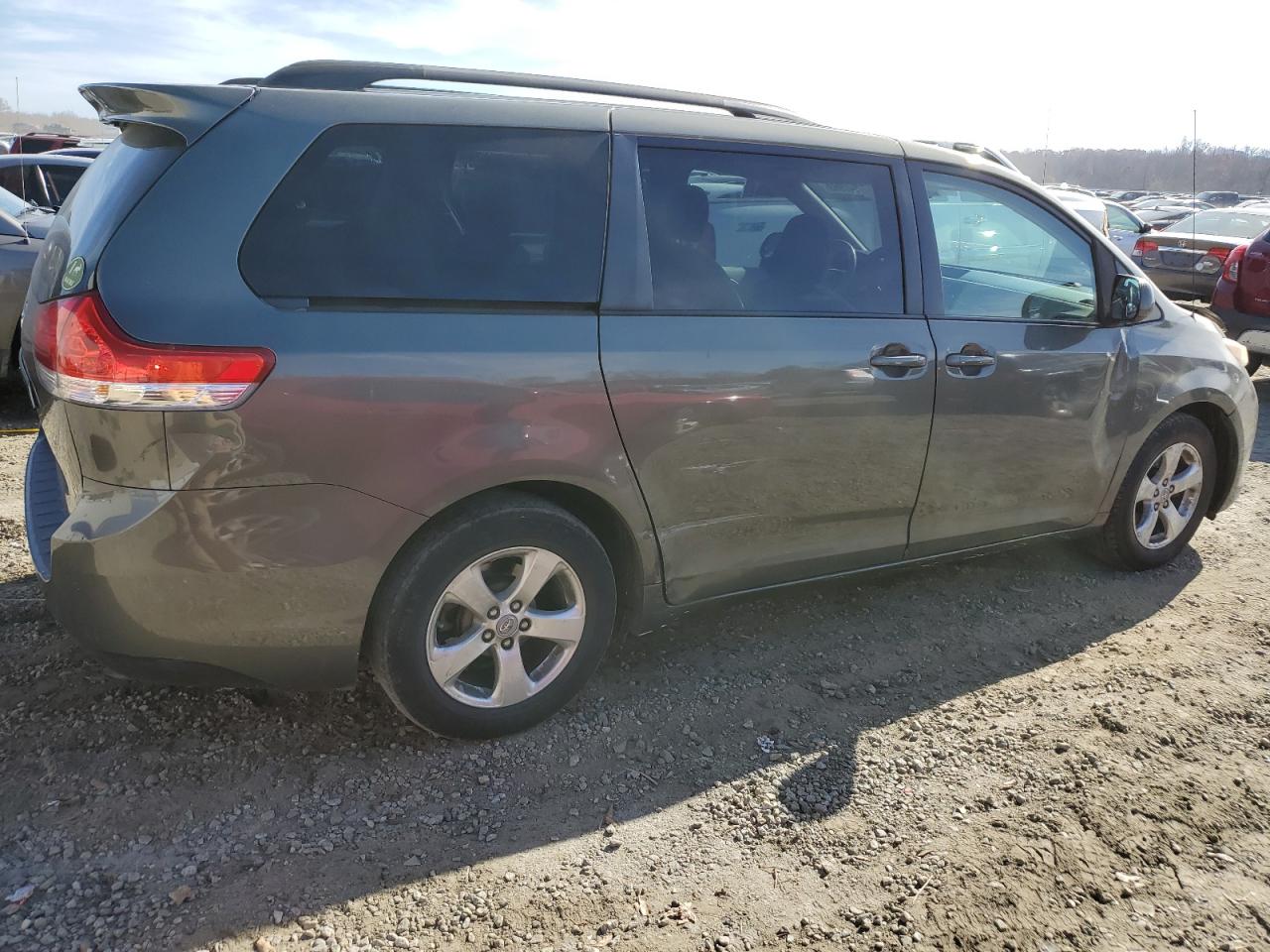Изображение 3 2011 TOYOTA SIENNA LE 2011 с VIN 5TDKK3DC4BS011057