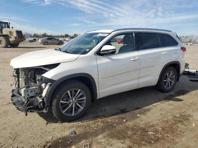 Image 1 of 2018 TOYOTA HIGHLANDER SE 2018 with VIN 5TDJZRFH1JS550995