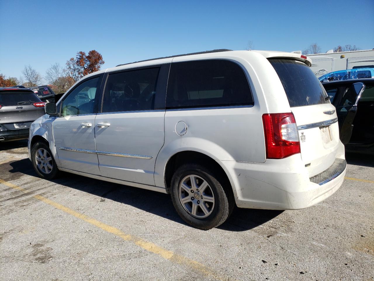 Изображение 2 2013 CHRYSLER TOWN & COUNTRY TOURING 2013 с VIN 2C4RC1BG8DR657834