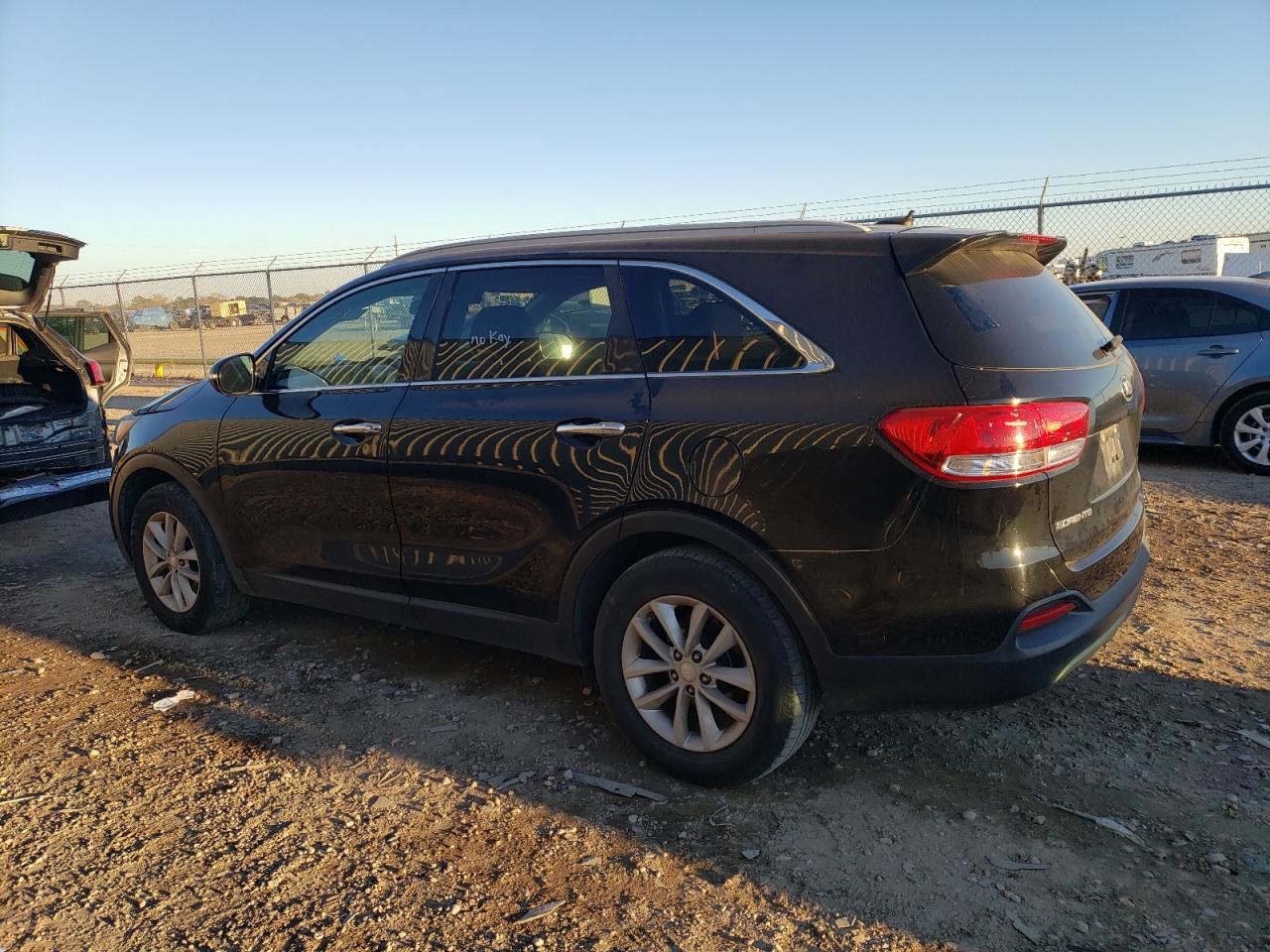 Изображение 2 2017 KIA SORENTO LX 2017 с VIN 5XYPG4A50HG189587