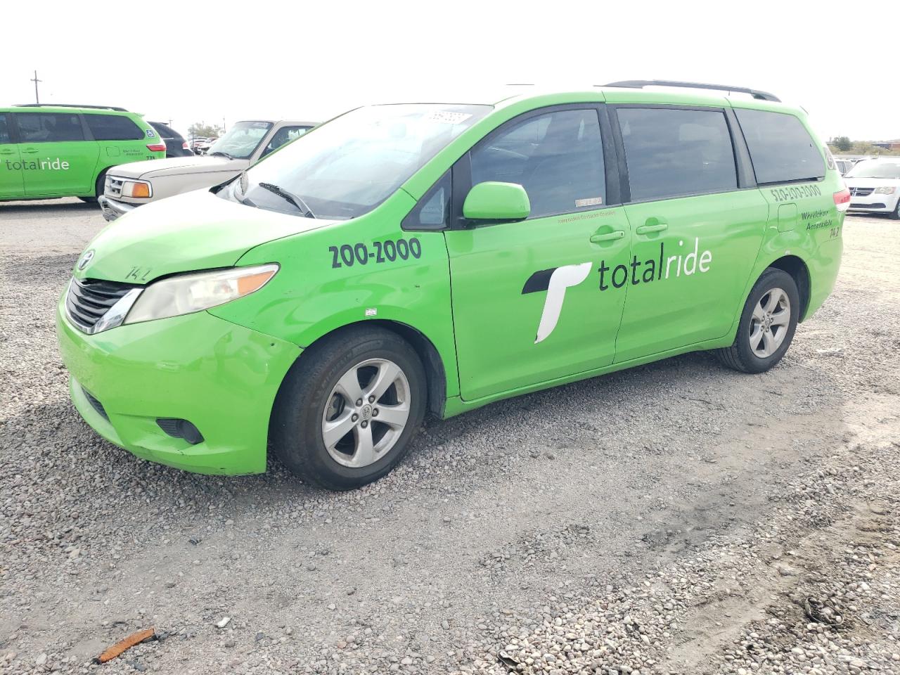 2013 TOYOTA SIENNA LE 2013 image