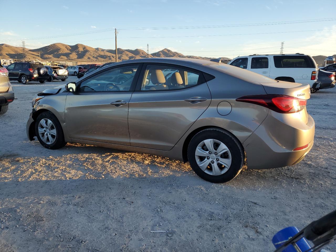 Изображение 2 2016 HYUNDAI ELANTRA SE 2016 с VIN 5NPDH4AE8GH779186