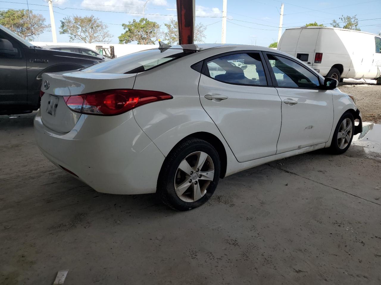 Image 3 of 2013 HYUNDAI ELANTRA GLS 2013 with VIN 5NPDH4AE0DH430261