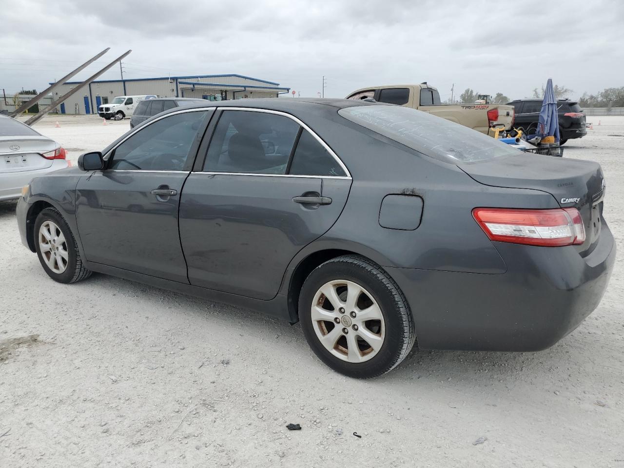 Изображение 2 2011 TOYOTA CAMRY BASE 2011 с VIN 4T1BF3EK2BU736061