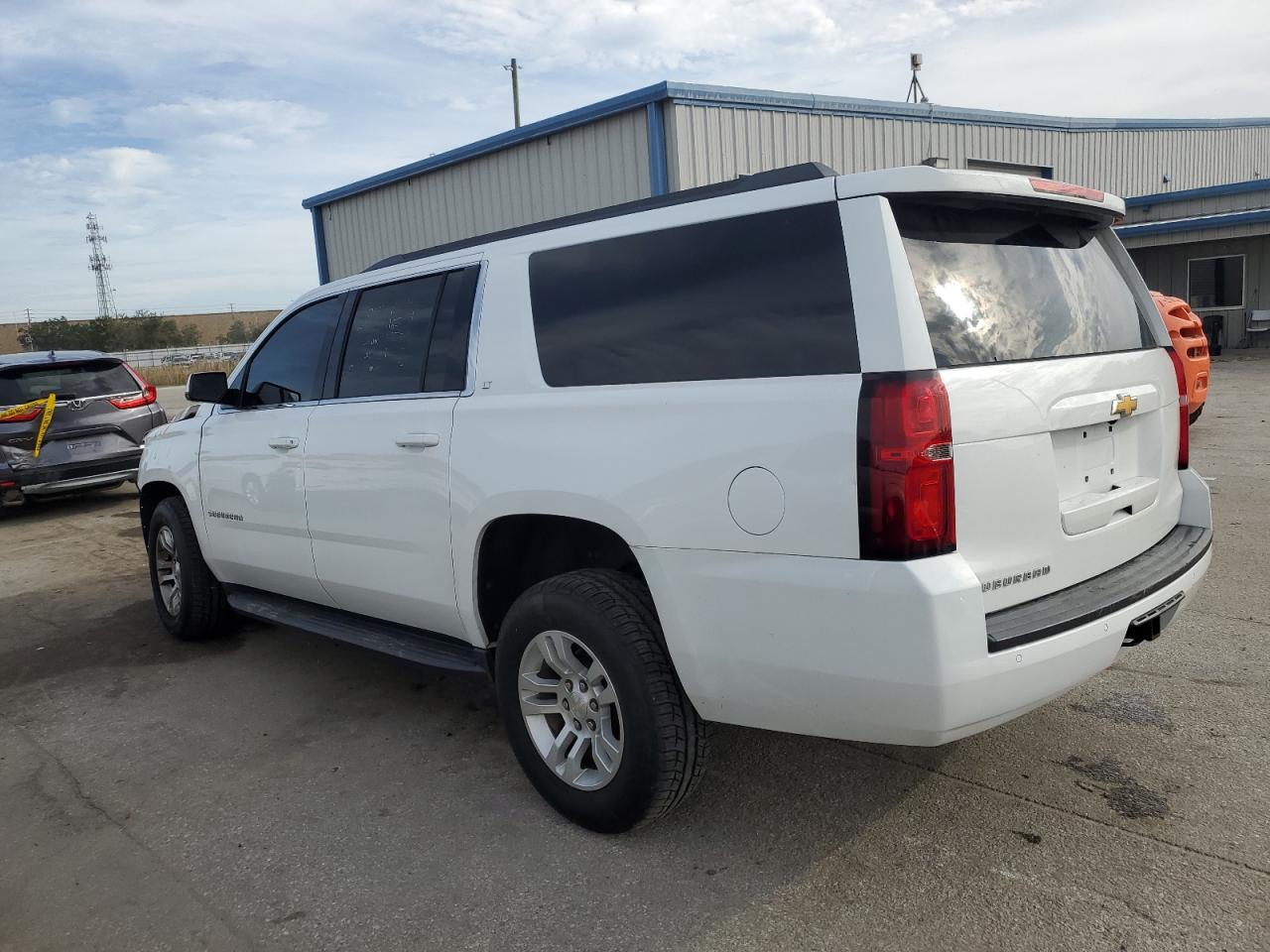 Image 2 of 2019 CHEVROLET SUBURBAN K1500 LT 2019 with VIN 1GNSKHKC8KR207816