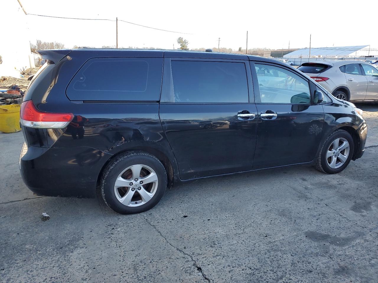 Image 3 of 2013 TOYOTA SIENNA  2013 with VIN 5TDZK3DC5DS333563