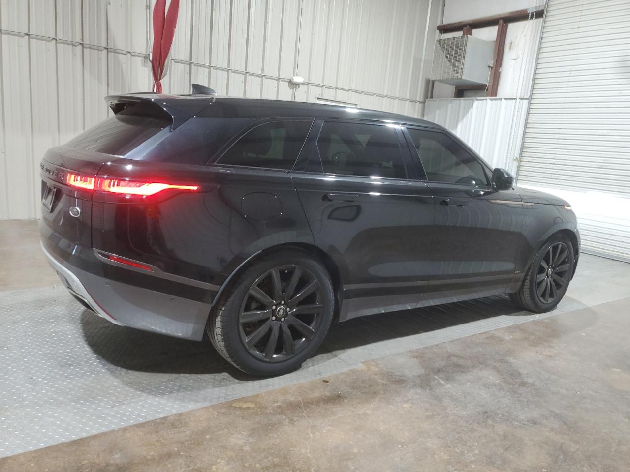 Image 3 of 2018 LAND ROVER RANGE ROVER VELAR R-DYNAMIC SE 2018 with VIN SALYL2RV8JA739383