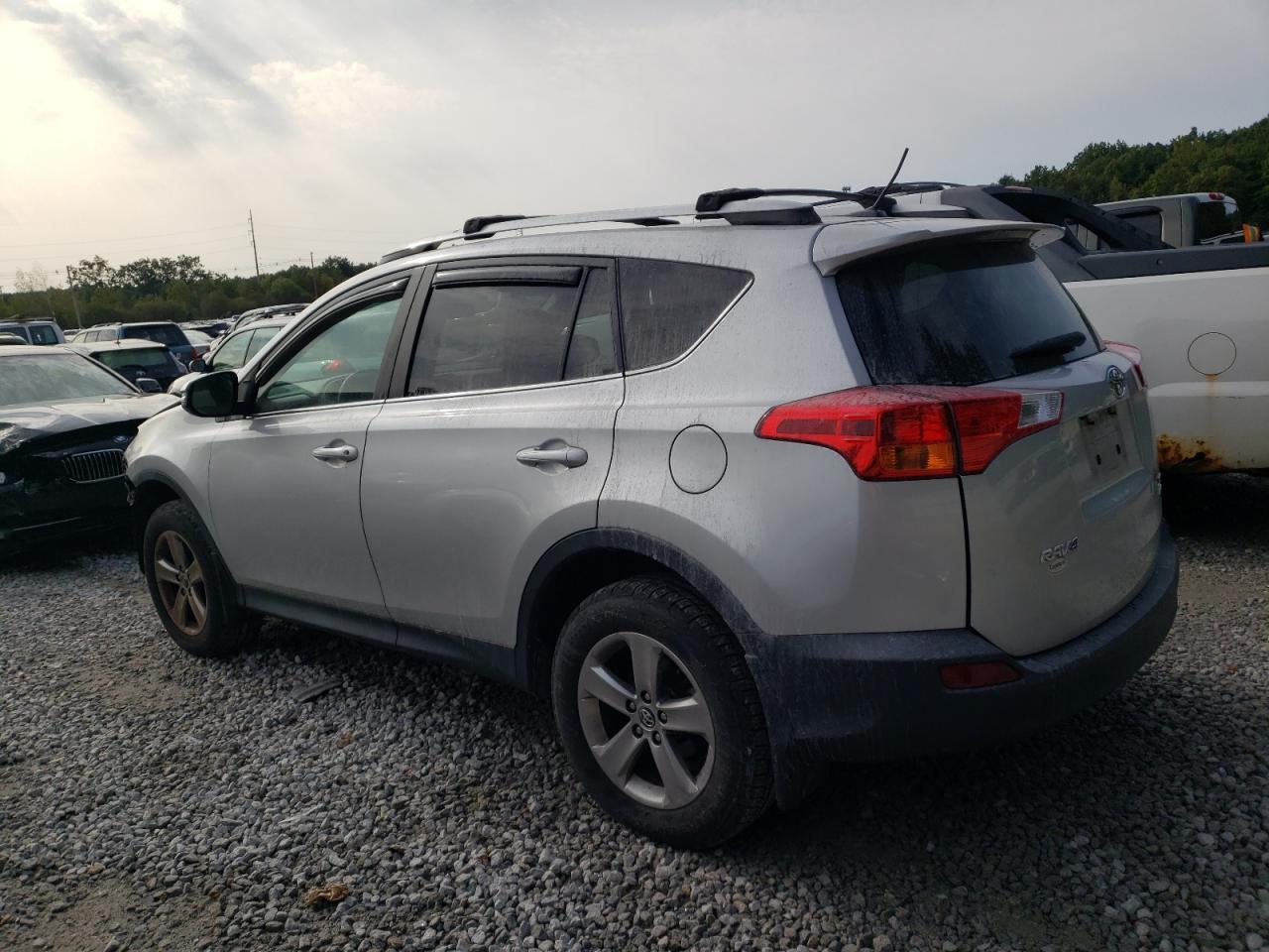 Image 2 of 2015 TOYOTA RAV4 XLE 2015 with VIN 2T3RFREV9FW276681