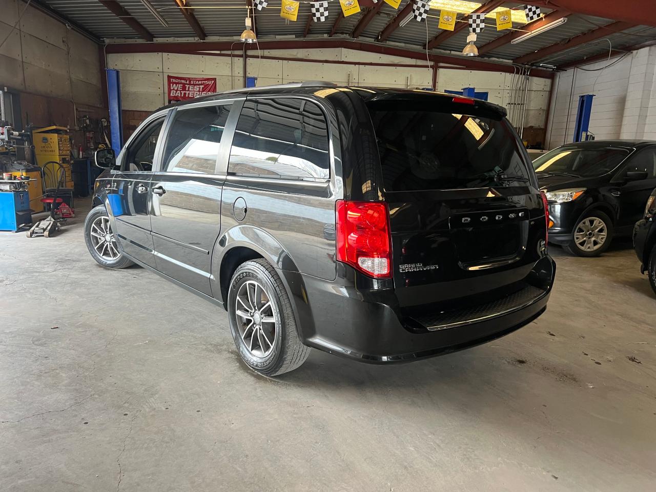 Obraz 3 z 2017 DODGE GRAND CARAVAN SXT 2017 z VIN 2C4RDGCGXHR859370