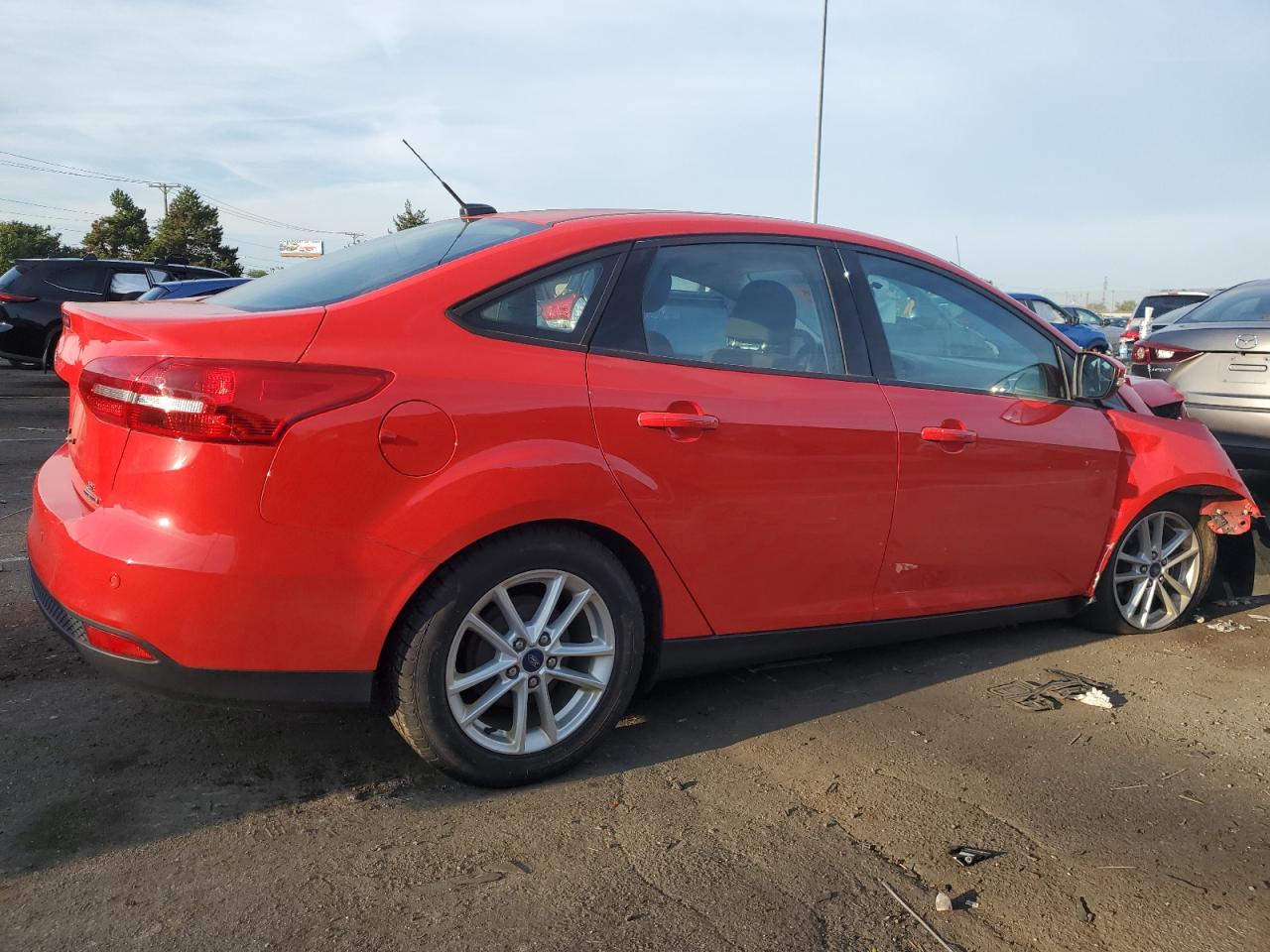 Obraz 3 z 2016 FORD FOCUS SE 2016 z VIN 1FADP3F26GL403857